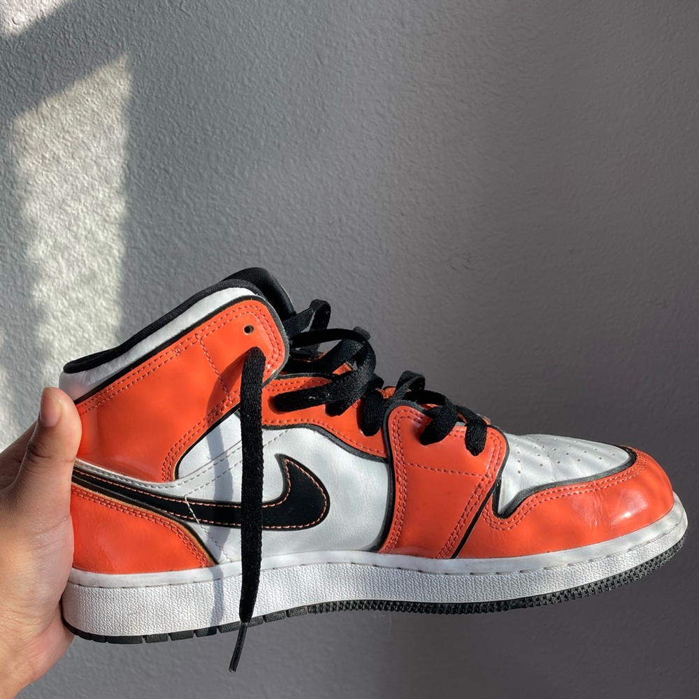 Air Jordan 1 Mid SE 'Turf Orange'